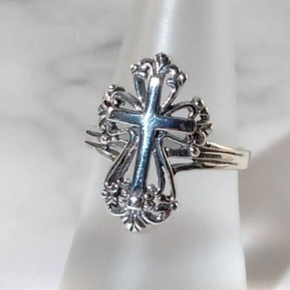Cross Ring in Sterling Silver Size 5.75 - Picture 2 of 5